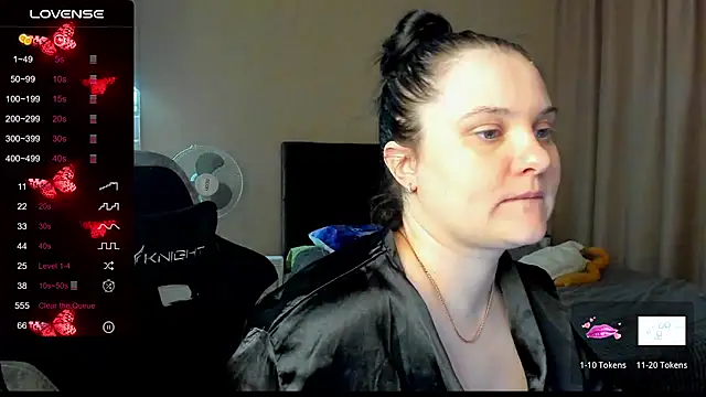 Snapshot of AlanaBrox chatting on November 5, 2025, 12:10 am AlanaBrox online show from November 5, 2025, 12:10 am