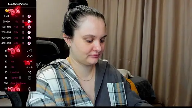 Snapshot of AlanaBrox chatting on November 9, 2025, 2:04 pm AlanaBrox online show from November 9, 2025, 2:04 pm