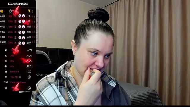 Snapshot of AlanaBrox chatting on December 16, 2025, 12:37 am AlanaBrox online show from December 16, 2025, 12:37 am