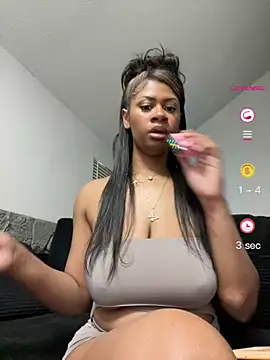 shawneebaby online show from April 28, 2026, 5:34 am