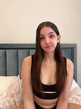 DoriDeluxe66 online show from January 16, 2025, 3:24 pm