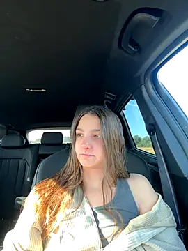 DoriDeluxe66 online show from September 19, 2025, 7:43 am