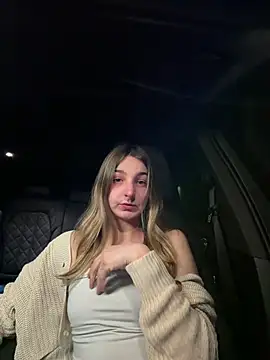 DoriDeluxe66 online show from February 27, 2026, 10:43 pm