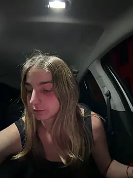 DoriDeluxe66 online show from March 27, 2026, 9:58 pm