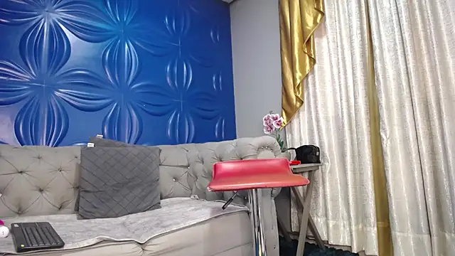 Snapshot of JolieDuvalle chatting on October 13, 2025, 12:38 pm JolieDuvalle online show from October 13, 2025, 12:38 pm