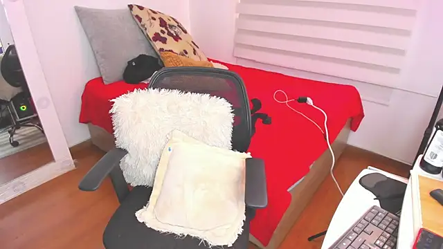 SharonVelvet online show from January 3, 2025, 4:48 pm