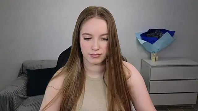 Snapshot of EvaMaddison chatting on December 17, 2024, 5:18 am EvaMaddison online show from December 17, 2024, 5:18 am