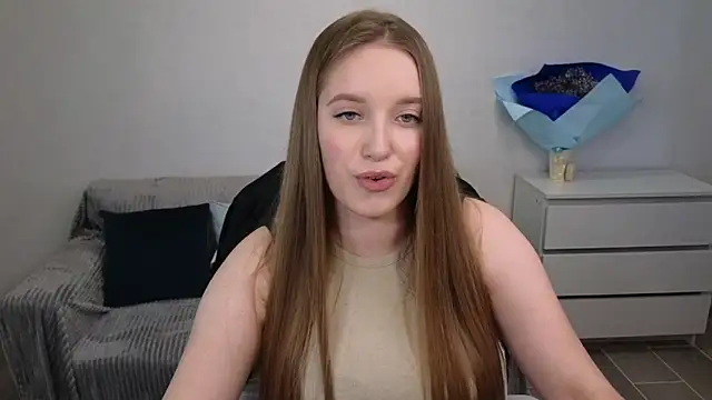 Snapshot of EvaMaddison chatting on December 17, 2024, 8:23 am EvaMaddison online show from December 17, 2024, 8:23 am