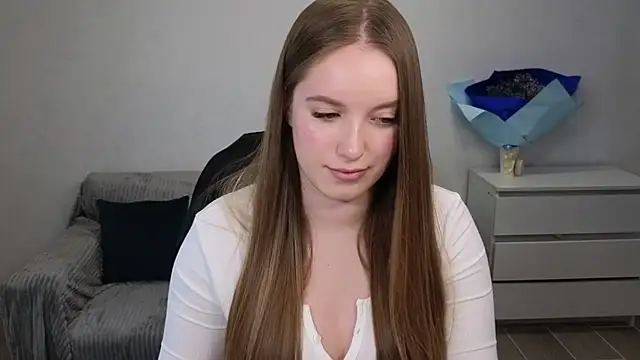 Snapshot of EvaMaddison chatting on December 20, 2024, 8:38 am EvaMaddison online show from December 20, 2024, 8:38 am