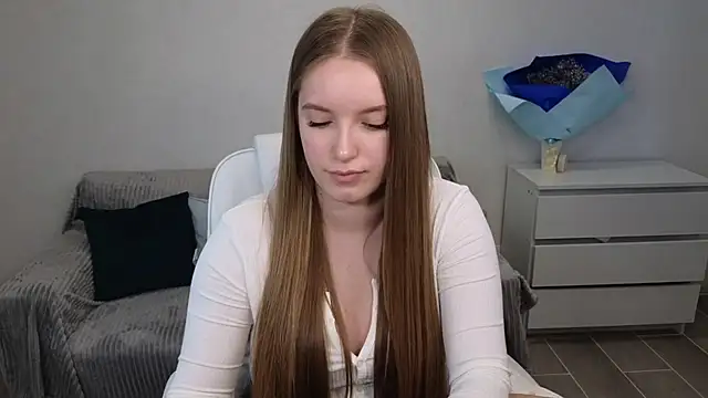 Snapshot of EvaMaddison chatting on December 21, 2024, 7:45 am EvaMaddison online show from December 21, 2024, 7:45 am