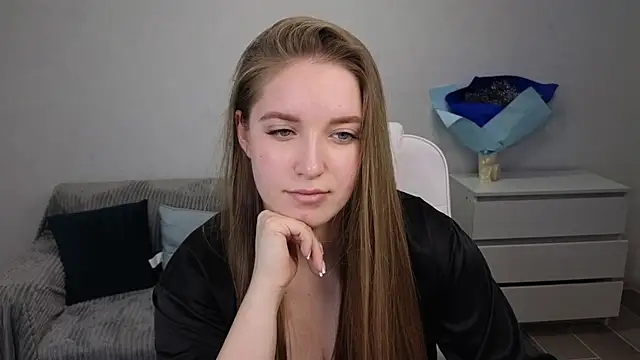 Snapshot of EvaMaddison chatting on January 1, 2025, 12:00 pm EvaMaddison online show from January 1, 2025, 12:00 pm