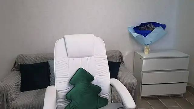 Snapshot of EvaMaddison chatting on February 13, 2025, 7:45 am EvaMaddison online show from February 13, 2025, 7:45 am