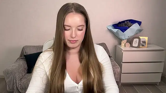 Snapshot of EvaMaddison chatting on October 8, 2025, 8:17 pm EvaMaddison online show from October 8, 2025, 8:17 pm