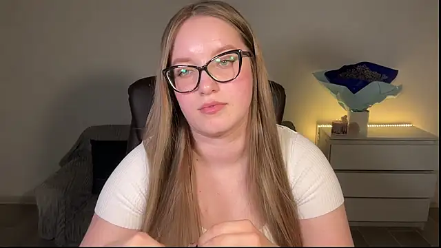 EvaMaddison online show from May 5, 2026, 7:11 pm