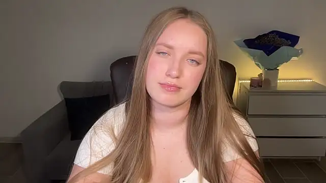 EvaMaddison online show from June 20, 2026, 8:55 pm