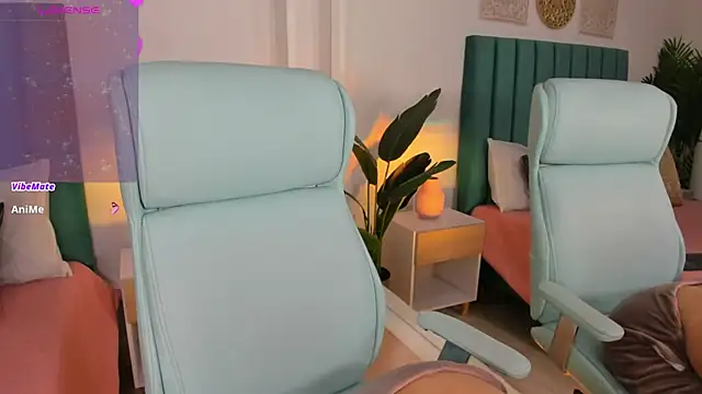 Snapshot of amy-thomson1 chatting on October 27, 2025, 12:20 pm amy-thomson1 online show from October 27, 2025, 12:20 pm