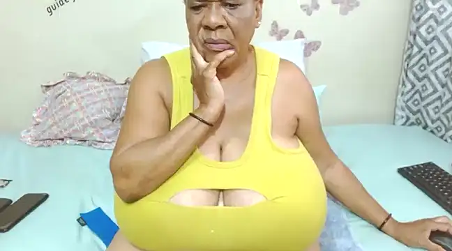 Snapshot of DairyQueen2 chatting on February 3, 2025, 2:34 pm DairyQueen2 online show from February 3, 2025, 2:34 pm