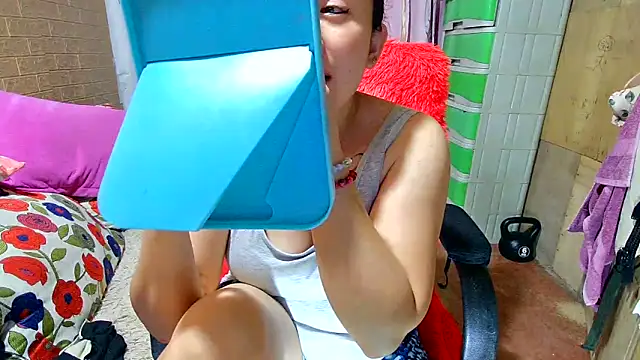 M e c e l online show from March 19, 2025, 3:08 pm