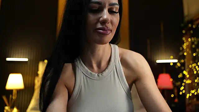 Snapshot of Lorettelorena chatting on June 18, 2026, 4:13 am Lorettelorena online show from June 18, 2026, 4:13 am