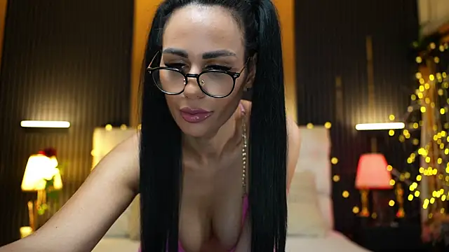 Snapshot of Lorettelorena chatting on June 21, 2026, 4:37 am Lorettelorena online show from June 21, 2026, 4:37 am