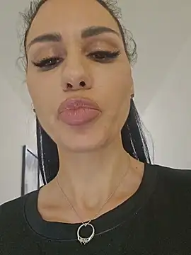Lorettelorena online show from June 27, 2026, 12:22 pm