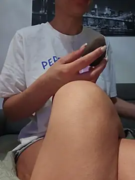 Lorettelorena online show from August 3, 2026, 2:32 am