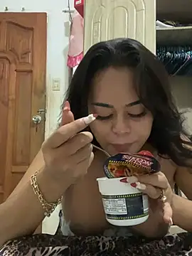 Snapshot of Thalia_Cambridge chatting on January 1, 2025, 12:53 am Thalia Cambridge online show from January 1, 2025, 12:53 am