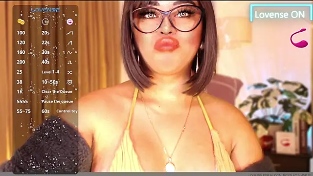 Snapshot of Thalia_Cambridge chatting on February 6, 2025, 12:11 am Thalia Cambridge online show from February 6, 2025, 12:11 am