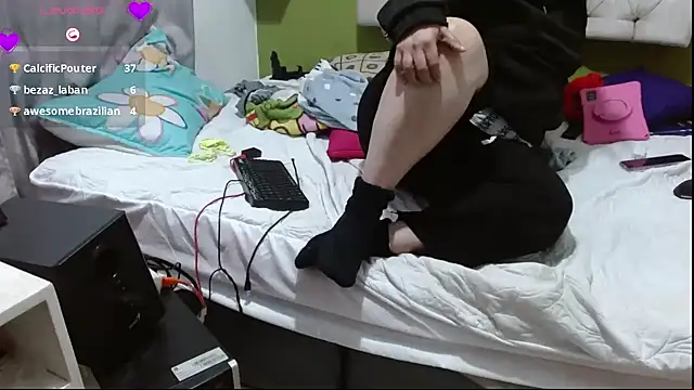 Snapshot of Diosasky chatting on October 22, 2025, 11:37 pm Diosasky online show from October 22, 2025, 11:37 pm