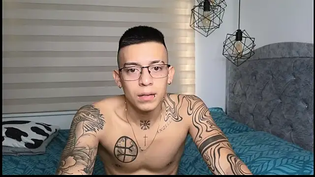 Snapshot of SIXXTOLOVE18 chatting on September 18, 2025, 6:43 pm SIXXTOLOVE18 online show from September 18, 2025, 6:43 pm