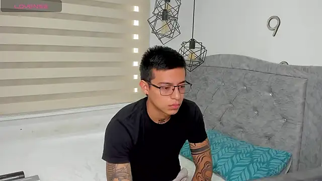 SIXXTOLOVE18 online show from February 13, 2026, 9:44 pm