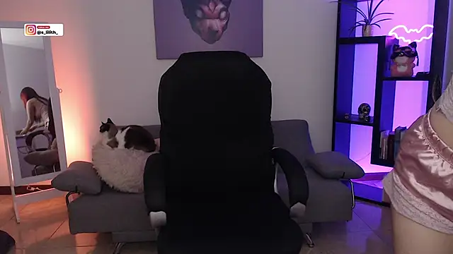 Snapshot of S_Lilith_ chatting on October 13, 2025, 1:05 am S Lilith online show from October 13, 2025, 1:05 am