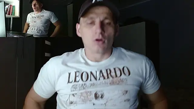 Snapshot of PoliglotJoe chatting on September 30, 2025, 12:32 pm PoliglotJoe online show from September 30, 2025, 12:32 pm