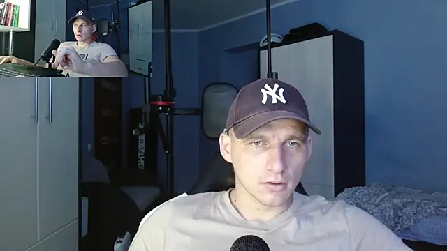 Snapshot of PoliglotJoe chatting on October 3, 2025, 7:27 am PoliglotJoe online show from October 3, 2025, 7:27 am