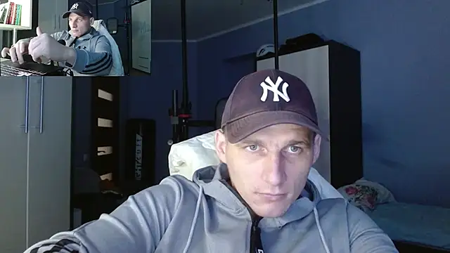 Snapshot of PoliglotJoe chatting on October 9, 2025, 2:15 pm PoliglotJoe online show from October 9, 2025, 2:15 pm