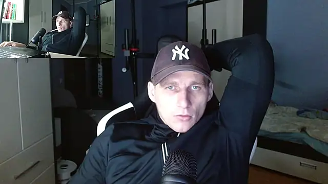 Snapshot of PoliglotJoe chatting on October 11, 2025, 12:32 am PoliglotJoe online show from October 11, 2025, 12:32 am