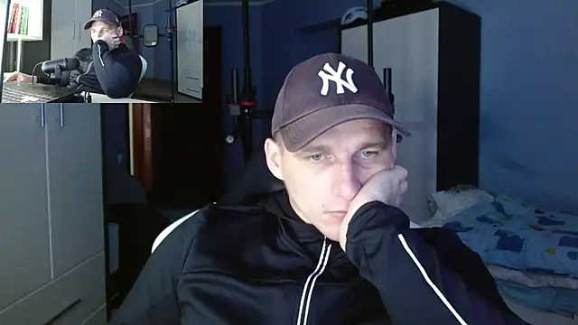 Snapshot of PoliglotJoe chatting on October 12, 2025, 2:38 pm PoliglotJoe online show from October 12, 2025, 2:38 pm