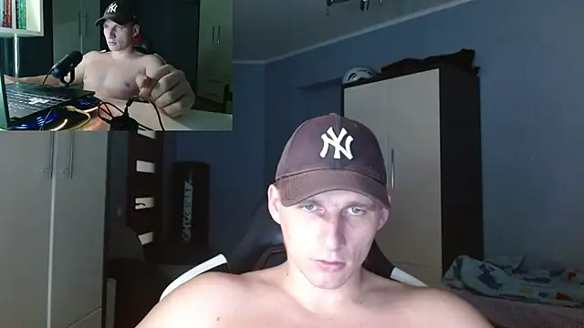 Snapshot of PoliglotJoe chatting on October 18, 2025, 10:54 pm PoliglotJoe online show from October 18, 2025, 10:54 pm