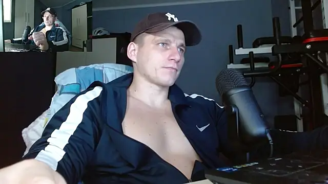 Snapshot of PoliglotJoe chatting on October 28, 2025, 7:16 pm PoliglotJoe online show from October 28, 2025, 7:16 pm