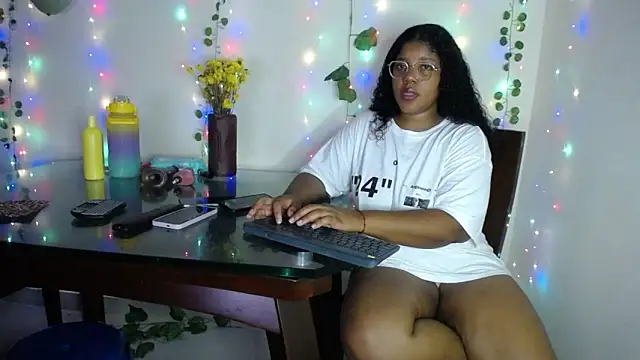 Snapshot of Lilyth__Brown chatting on January 15, 2025, 8:20 am Lilyth Brown online show from January 15, 2025, 8:20 am