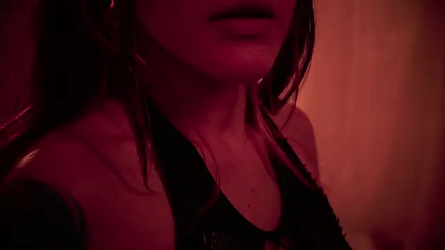 Snapshot of HannaMoom chatting on November 18, 2025, 10:25 pm HannaMoom online show from November 18, 2025, 10:25 pm