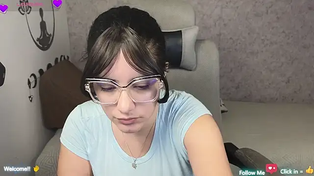 Snapshot of blue__moon_ chatting on January 6, 2025, 4:04 am blue moon online show from January 6, 2025, 4:04 am