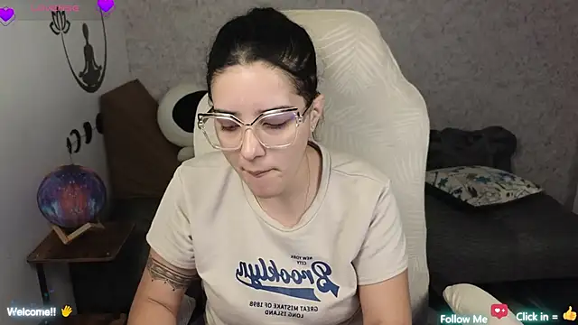 Snapshot of blue__moon_ chatting on February 17, 2025, 4:20 am blue moon online show from February 17, 2025, 4:20 am