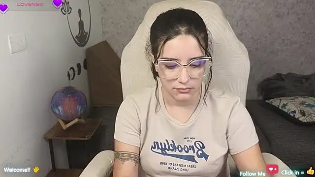 Snapshot of blue__moon_ chatting on February 17, 2025, 10:29 am blue moon online show from February 17, 2025, 10:29 am