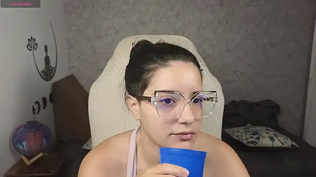 Snapshot of blue__moon_ chatting on February 20, 2025, 2:07 am blue moon online show from February 20, 2025, 2:07 am