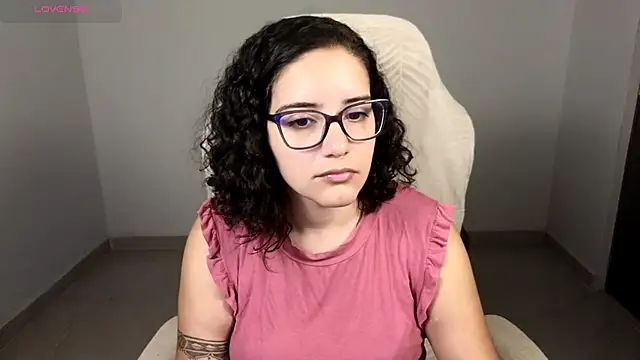 Snapshot of blue__moon_ chatting on September 12, 2025, 11:26 pm blue  moon  online show from September 12, 2025, 11:26 pm