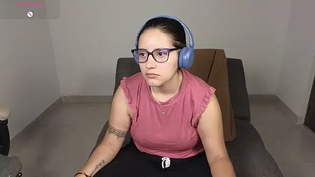 Snapshot of blue__moon_ chatting on September 24, 2025, 3:10 am blue  moon  online show from September 24, 2025, 3:10 am