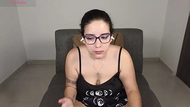 Snapshot of blue__moon_ chatting on October 3, 2025, 2:19 am blue  moon  online show from October 3, 2025, 2:19 am