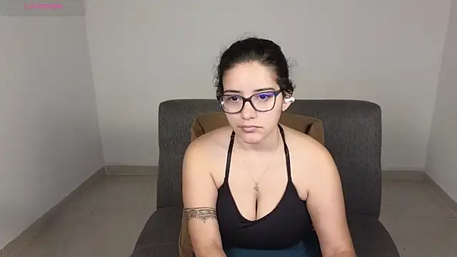 Snapshot of blue__moon_ chatting on October 16, 2025, 3:51 am blue  moon  online show from October 16, 2025, 3:51 am
