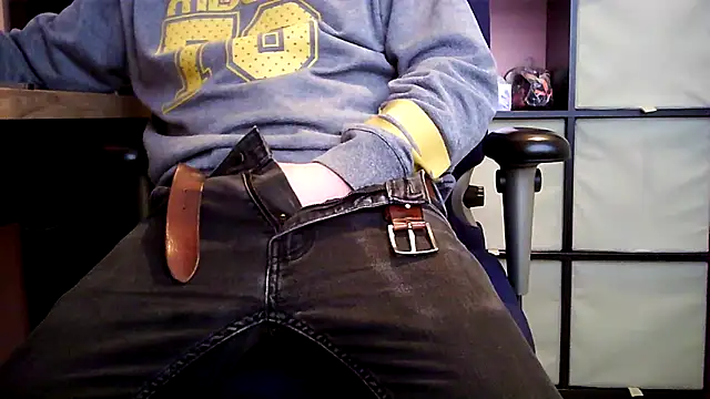 Snapshot of jimmi_xxl chatting on February 19, 2025, 11:06 am jimmi xxl online show from February 19, 2025, 11:06 am